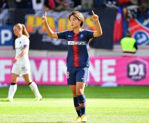  巴黎女足提前三轮卫冕冠军，王霜替补登场贡献关键助攻  
